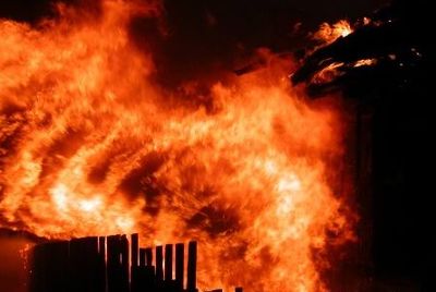 Спасатели обнаружили труп мужчины в сгоревшем доме в Удмуртии