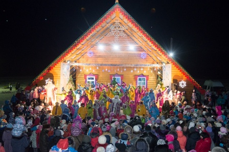 Первую Новогоднюю елку в Удмуртии открыли в усадьбе Тол Бабая