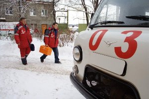 Машина «скорой помощи» перевернулась в Москве: пострадали врачи и пациент