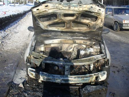 Автомобиль «Рено Логан» загорелся в Ижевске 
