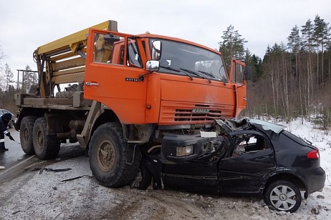 Водитель и пассажир иномарки погибли в ДТП у села Пугачево 