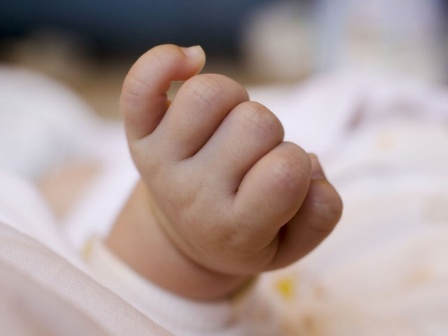 Новорожденный ребенок, оставленный молодой матерью на морозе, скончался в Сарапуле
