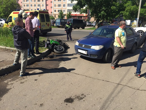 Видео столкновения в Ижевске мотоциклиста и иномарки попало в соцсети