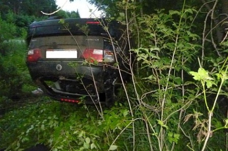 Пьяный водитель перевернулся на трассе Воткинск-Чайковский: его пассажир погиб