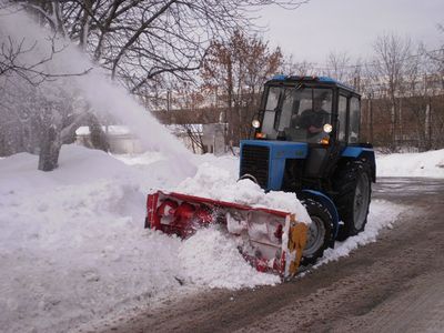 Снегоуборочный трактор раздавил человека в Малой Пурге