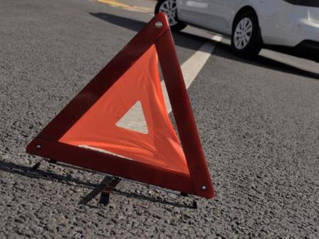 Водитель легковушки перевернулся на трассе Камбарка-Михайловка: один человек погиб