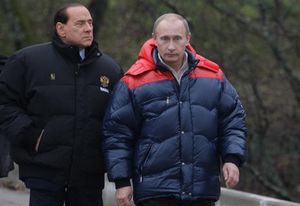 Во Владивостоке Путин прокатился на автомобиле, собранном для Берлускони
