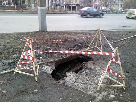 Участок улицы Пушкинская в Ижевске ушел под землю