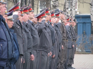 В Ижевске с воем пронеслась колонна спецтехники и автобусов с вооруженными людьми
