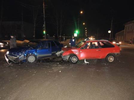 Два легковых автомобиля столкнулись в Воткинске
