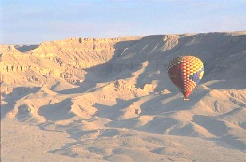 Воздушный шар с туристами на борту разбился в Египте