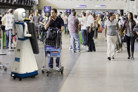 Робот Леночка появился в аэропорту Внуково