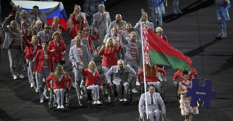 За демонстрацию российского флага белоруса лишили аккредитации на Паралимпиаде в Рио
