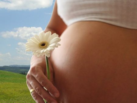 Безработные беременные женщины могут рассчитывать на увеличение суммы пособия в Удмуртии