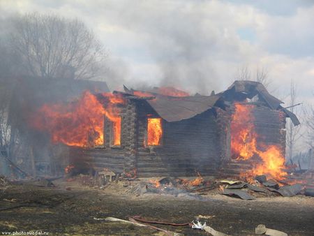 Садовый дом горел открытым пламенем в Удмуртии