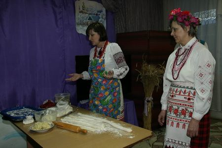 Мастер-класс по лепке вареников провели в Сарапуле