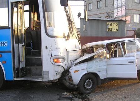 Водитель «жигулей»  погиб при столкновении с автобусом в Удмуртии