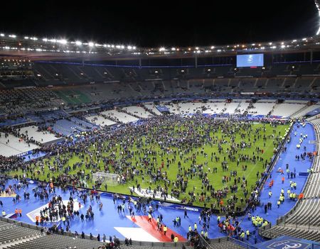 Теракты в Париже лишили жизни более 120 человек, около 100 ранены