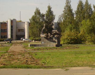 Памятник «Павшие птицы» переехал на Южное кладбище Ижевска
