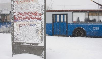 Водитель пассажирского автобуса в Ижевске въехал в стоящий троллейбус