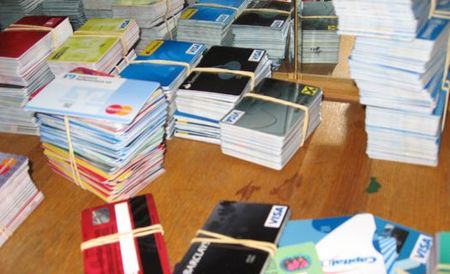 Сотрудница банка в селе Сюмси присвоила кредитные карты клиентов
