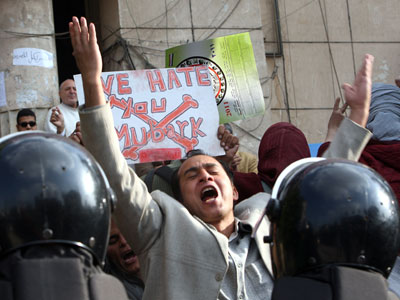Тысячи заключенных сбежали из египетской тюрьмы