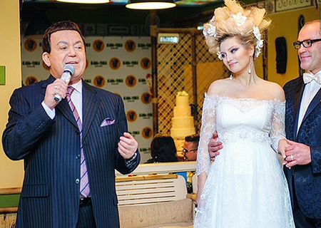 Роза Сябитова поймала букет невесты на свадьбе Лены Лениной