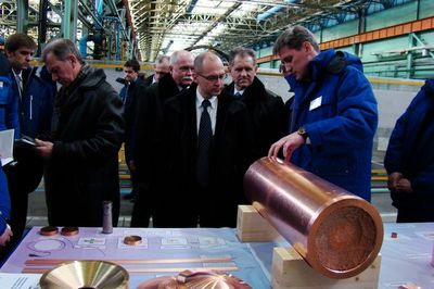 Сергею Кириенко в Глазове показали производство сверхпроводников