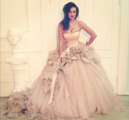 Алена Водонаева выбрала свадебное платье 