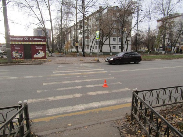 На пешеходном переходе в Ижевске сбили 16-летнюю девушку