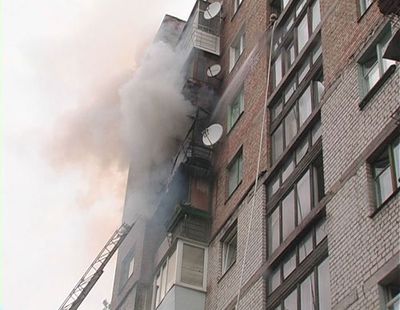 Балкон многоэтажки сгорел в Ижевске