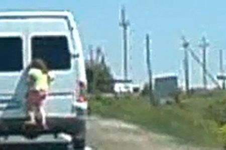 МВД Удмуртии: водитель, прокативший девочку на заднем бампере, не виновен