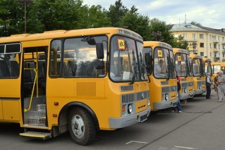 Низким людям запретят управлять автобусами и грузовиками в России