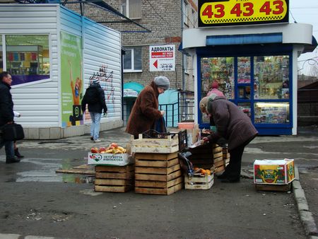 Незаконные палатки с овощами и фруктами ликвидируют в Ижевске
