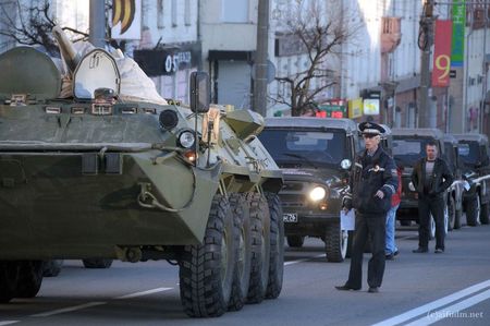 Боевая техника выехала на улицы Ижевска во время репетиции парада 