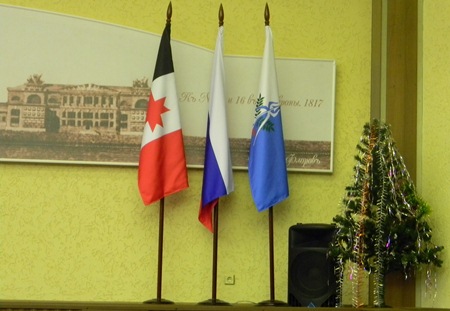 Новогодние елки до сих пор украшают администрацию Ижевска