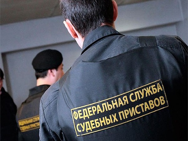 Приставы задержали при получении загранпаспорта жителя Ижевска, задолжавшего 27 млн рублей