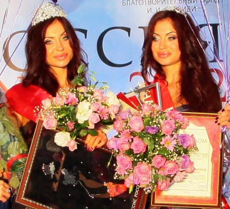 Титул  «Миссис Россия International 2012» разделили близняшки 