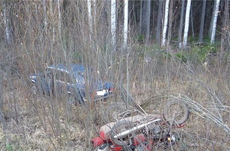 Опрокинувшись на мотоцикле при буксировке, водитель скончался в Удмуртии