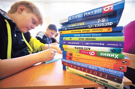 Прокуроры помогут детям получить бесплатные учебники в Балезинском районе