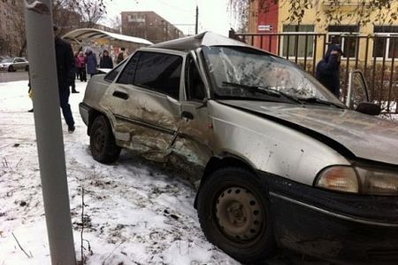 Два человека пострадали при столкновении трех машин в Ижевске