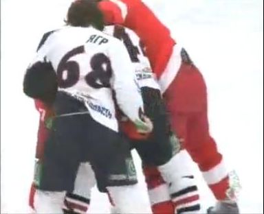 Хоккеисты «Авангарда» и «Витязя» снова сорвали матч из-за драки