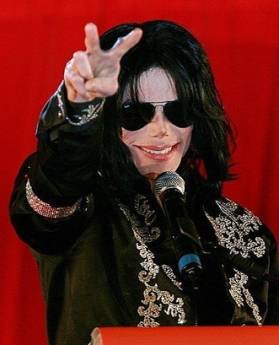 Майкла Джексона похоронили заживо