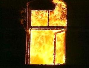 В Воткинске в зимние холода дотла сгорел частный дом