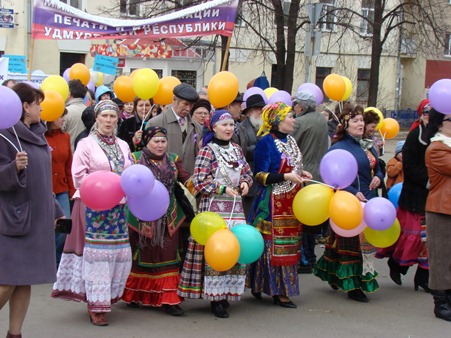 Трудовые коллективы Ижевска пройдут колоннами на  первомайской демонстрации 