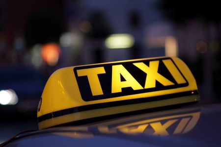 В Удмуртии избили и ограбили очередного таксиста