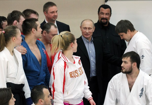 Владимир Путин дал гражданство России Стивену Сигалу