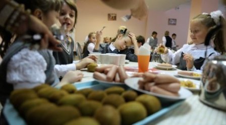 Заведующую столовой, где отравились школьники, будут судить в Завьяловском районе  