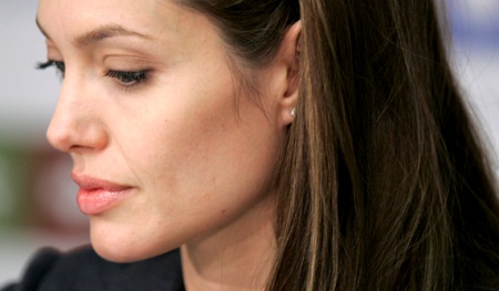 Анджелина Джоли не придет на похорны тети