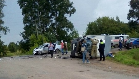 Пьяный водитель «ГАЗели» столкнулся с «Ладой Приорой» на объездной Ижевска: два человека погибли